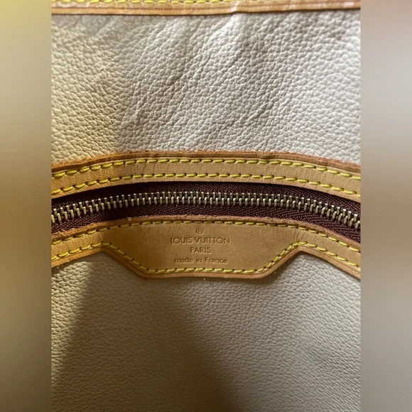 Louis Vuitton GM Monogram Canvas Vertical Bucket Bag with Tan Trim - Picture 11 of 11